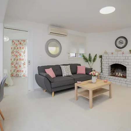 Sweet Apartment *